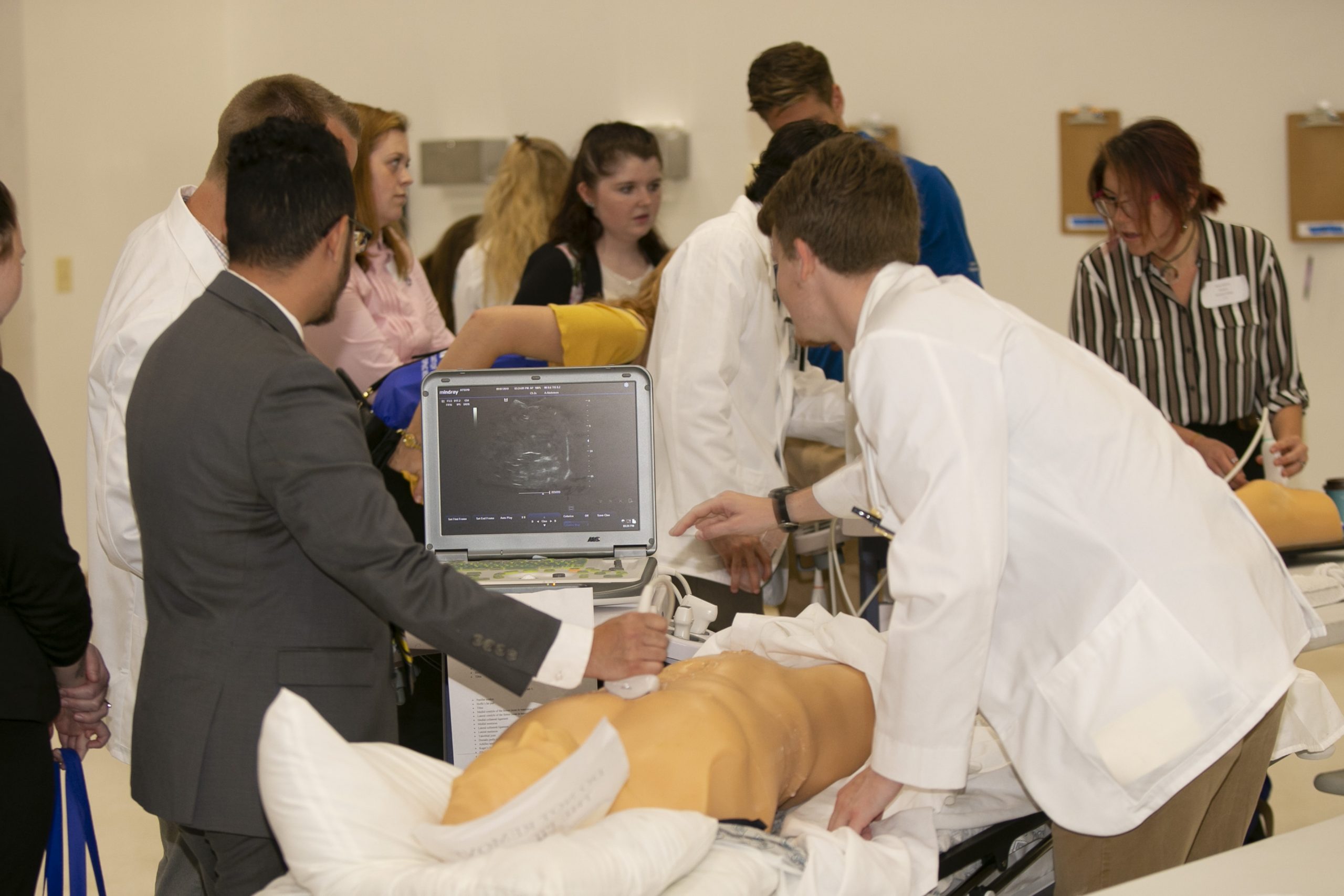 2019 Heartland PreMed Conference attendees participate in hands-on lab