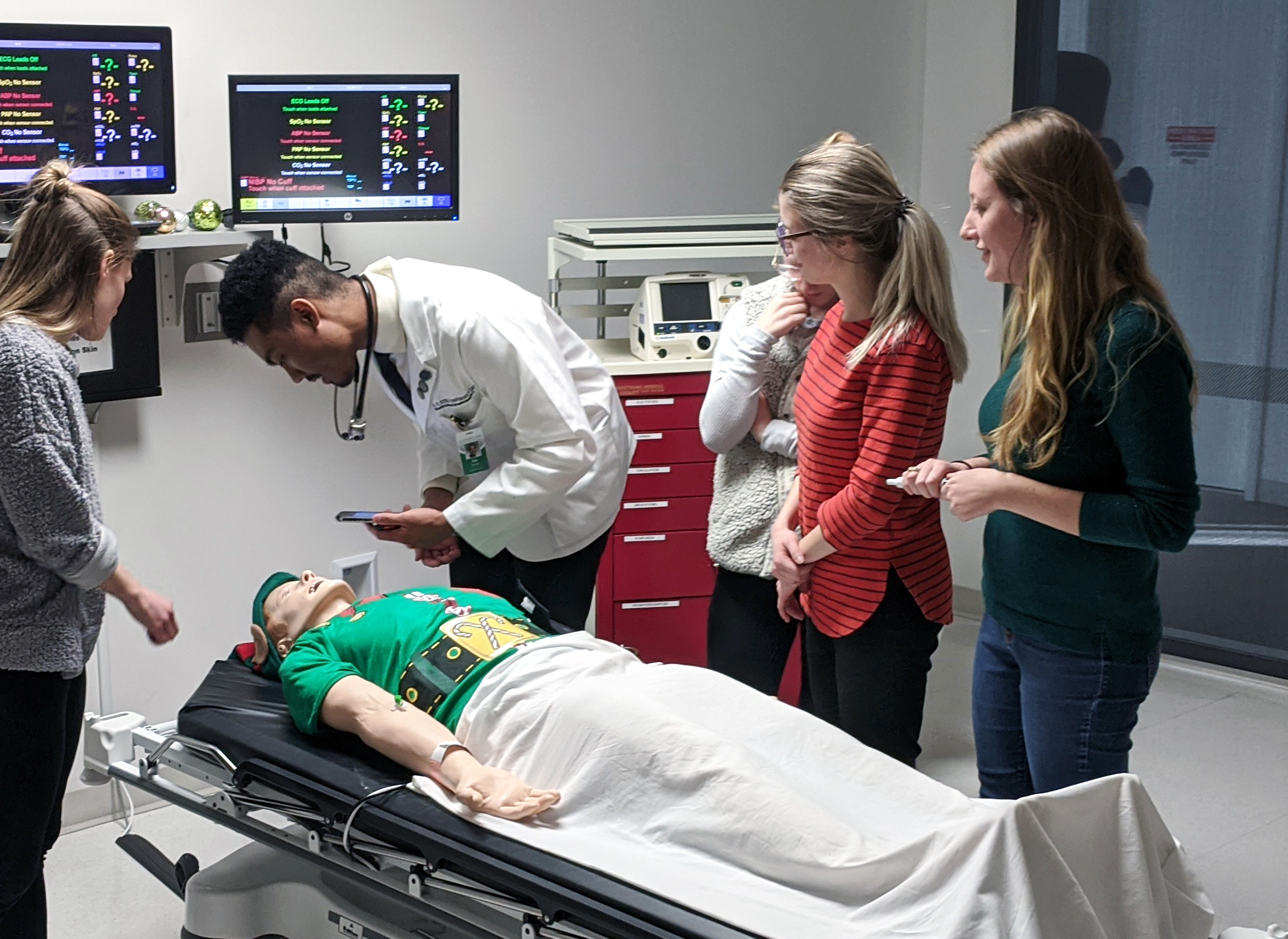 A.T. Still University-Kirksville College of Osteopathic Medicine (ATSU-KCOM) students work in the simulation lab.