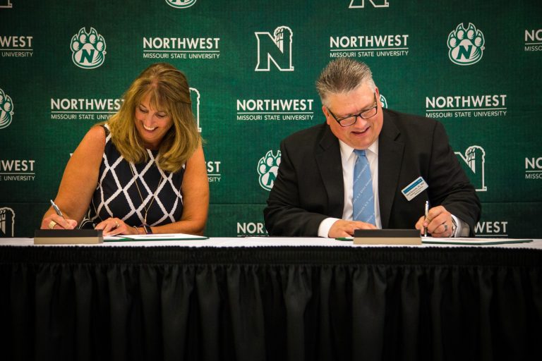 Drs. Hooyman and Koenecke sign MOU