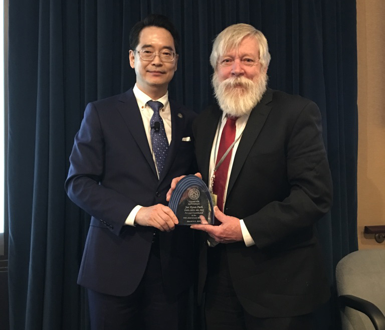 Dr. Jae Park and Dr. Rolf G. Behrents (Editor-in-Chief, American Journal of Orthodontics and Dentofacial Orthopedics)